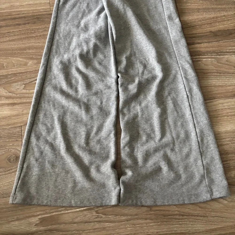 Vintage Y2K/2000s Grey Flare Sweatpants! Fits S
